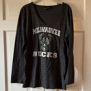 MILWAUKEE BUCKS WOMEN'S V-NECK LONG SLEEVE T-SHIRT FIFTH & OCEAN XL GRAY